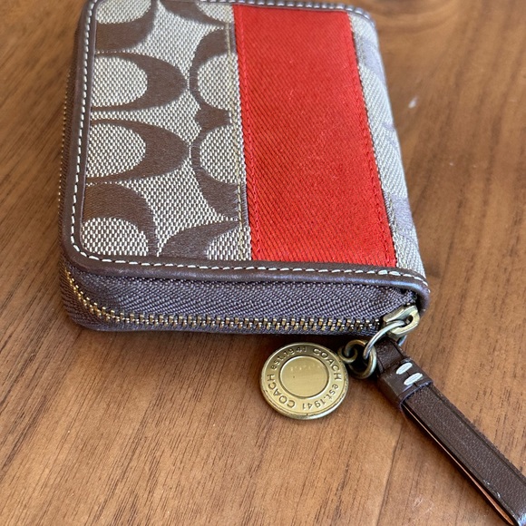 Coach Bi-Fold Zipper Wallet, excellent condition - Picture 4 of 5